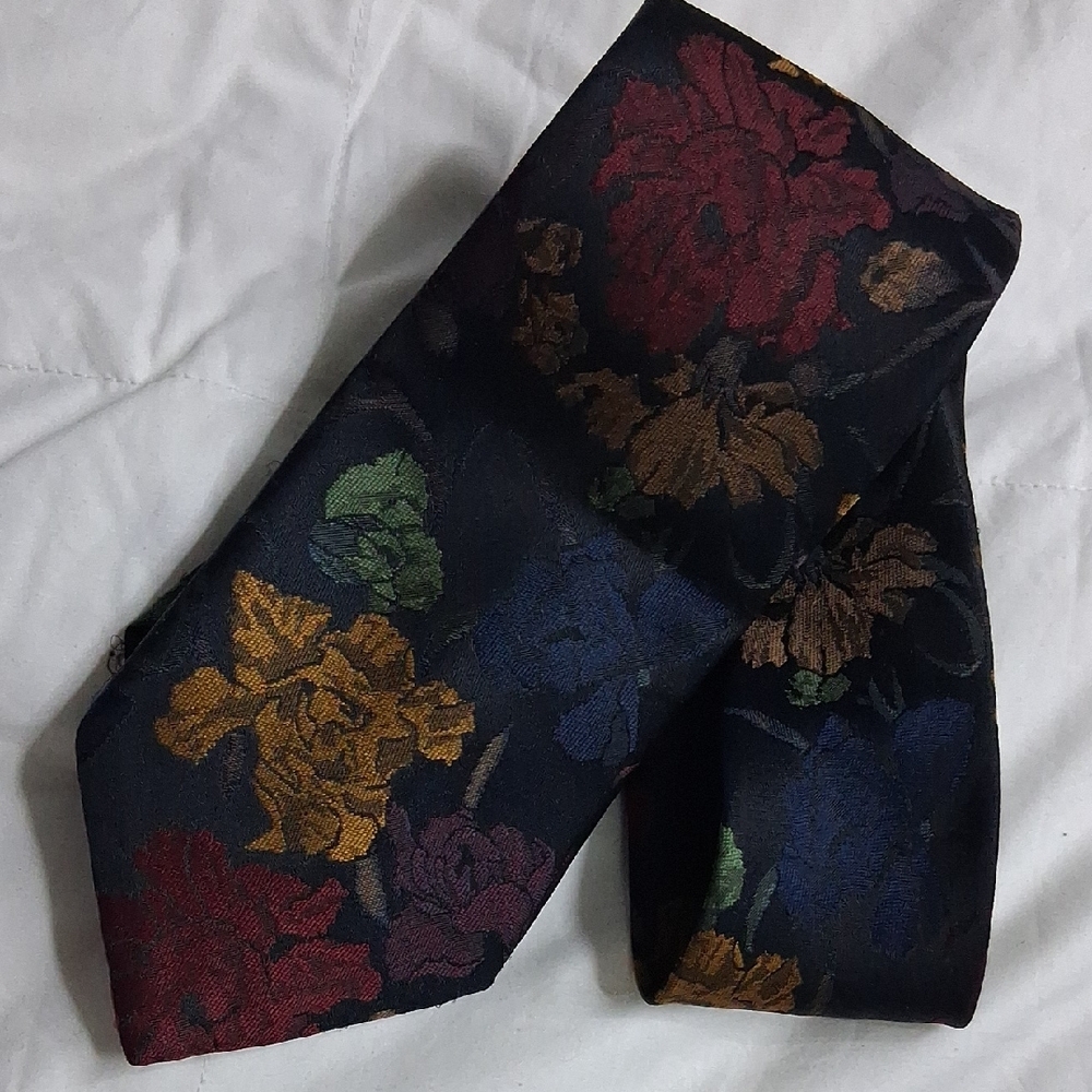 Candace Cameron Bure Multicolor Floral Tie